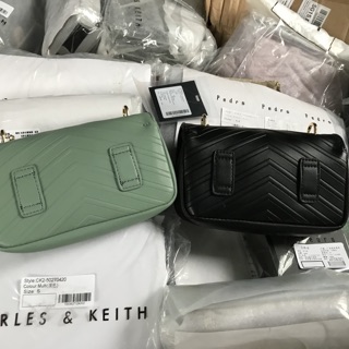 Túi LYN huy hiệu size 18 ( inbox shop chọn màu nhé)