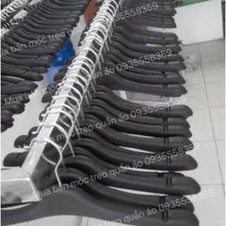 Móc áo nhựa người lớn