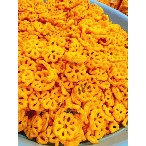 Bánh snack hình hoa mai - giòn rụm đã miệng