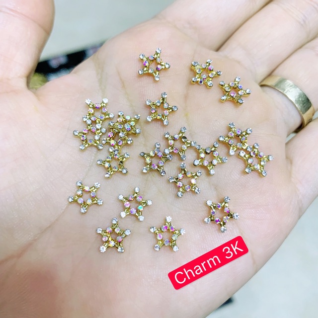 Charm trang trí móng tay đẹp
