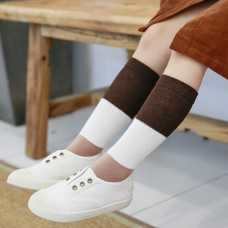 Đôi tất thể thao chất liệu cotton màu sắc đáng yêu cho bé