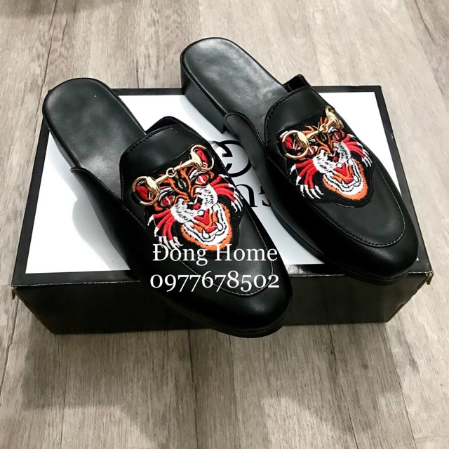 Giày Sục Nam Thêu Mặt Báo Đỏ Kiểu Dáng Hàn Quốc | BigBuy360 - bigbuy360.vn