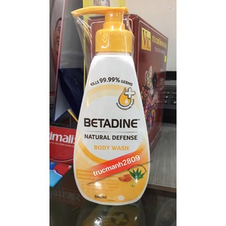 Sữa tắm kháng khuẩn tự nhiên chiết xuất mật ong và lô hội Betadine Natural Defense (500ml)