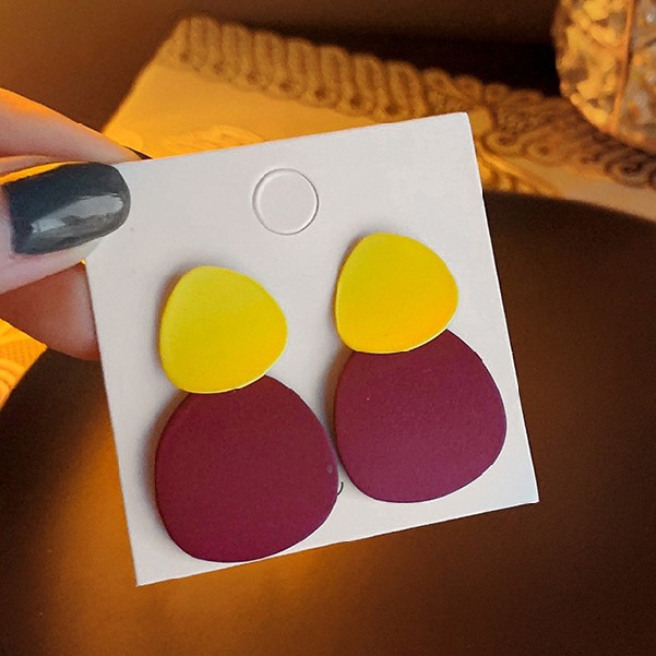 Khuyên tai mặt hình hoa màu vàng cỡ nhỏ đáng yêu