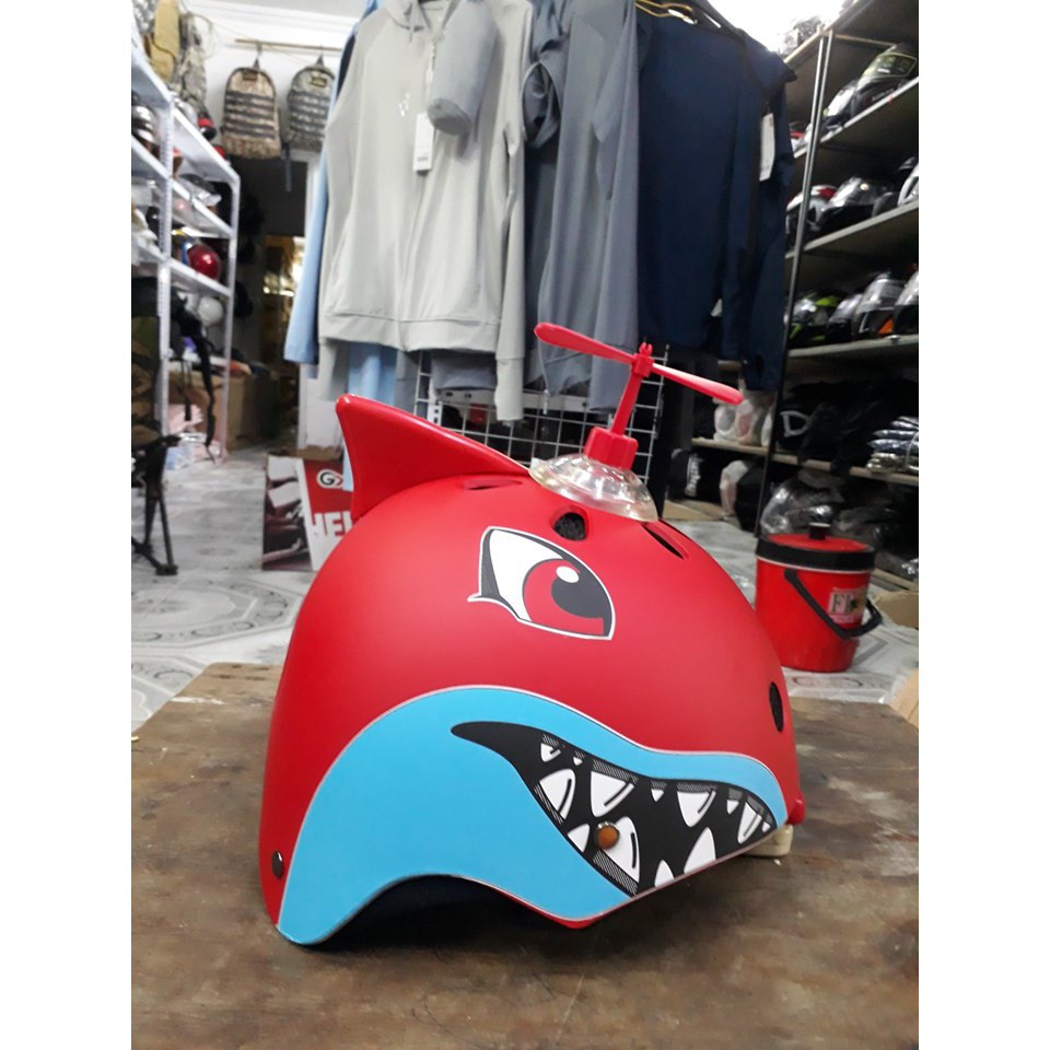 Combo mũ bảo hiểm Doremon + chong chóng