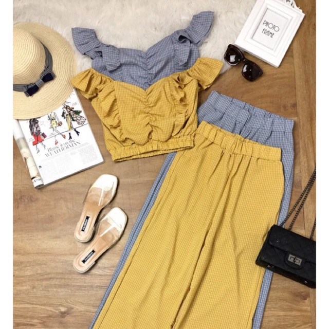 Set áo croptop kẻ ô viền bèo ngực và quần ống suôn dài