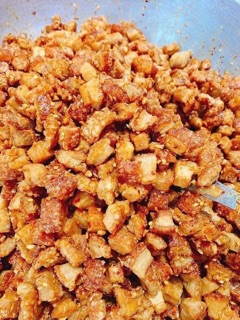 Tóp mỡ liền da rim tỏi ớt