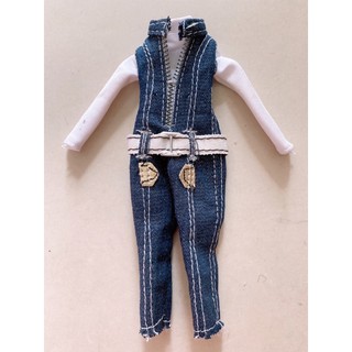 Đầm quần áo barbie .