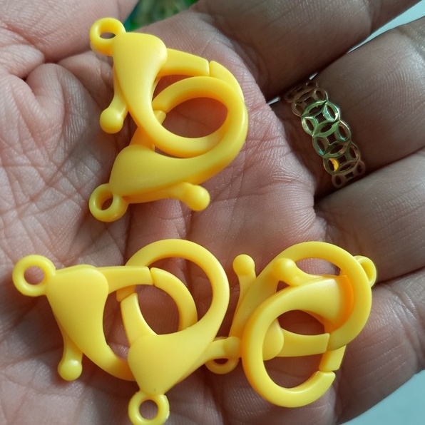 Móc càng cua nhựa nhiều màu làm dây khẩu trang,móc khoá handmade