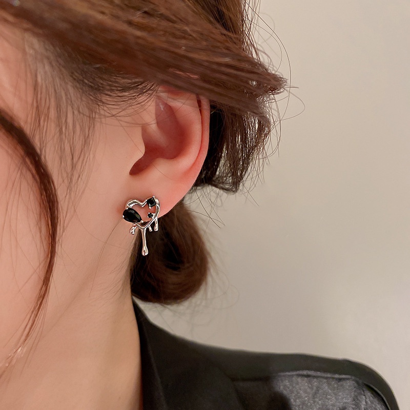 1 Đôi Khuyên Tai Hình Trái Tim Phong Cách Hip Hop Thời Trang Hàn Quốc