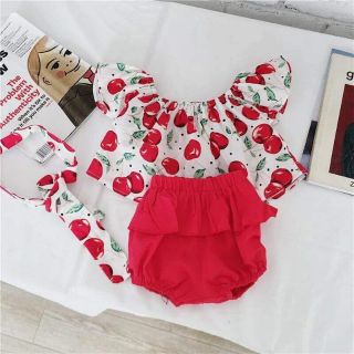Sét đôi mẹ bà bé gái