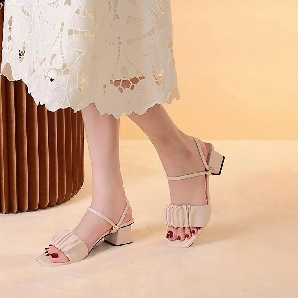 Giày MWC 4247 - Giày Sandal Cao Gót Đế Vuông 3CM Quai Nhún Màu Đen Kem Xinh Xắn
