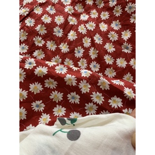 thô cotton nền đỏ đô hoa cúc