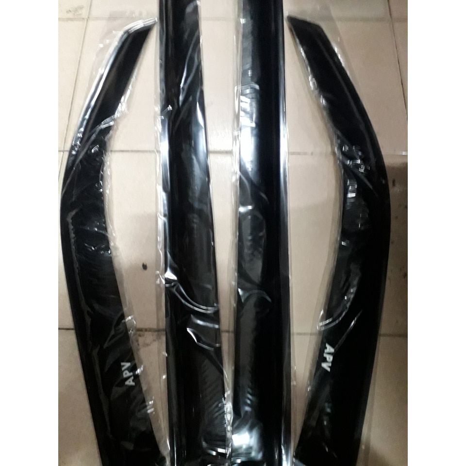 Vè che mưa nhựa đen xe Suzuki APV - Su 7 tạ