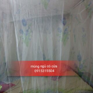 Màn tuyn hoa có cửa