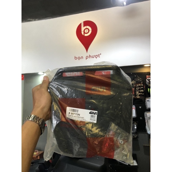 Đế Thùng Givi MP70