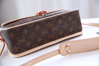 Louis Vuitton Super