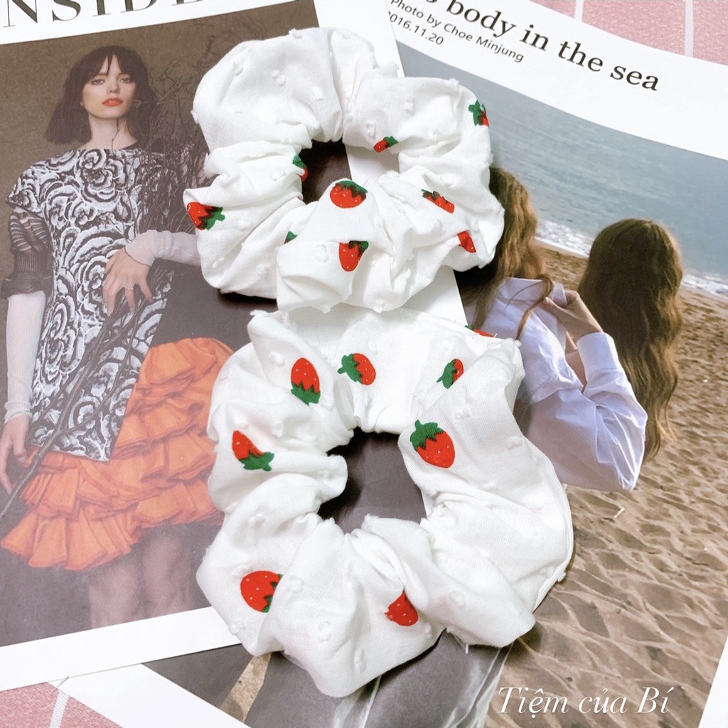 [Handmade] Scrunchies buộc tóc vải xô cao cấp họa tiết Quả dâu đỏ
