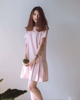 Váy suông xếp ly