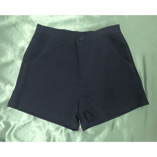 Quần sọt đen lưng cao (new 100%)