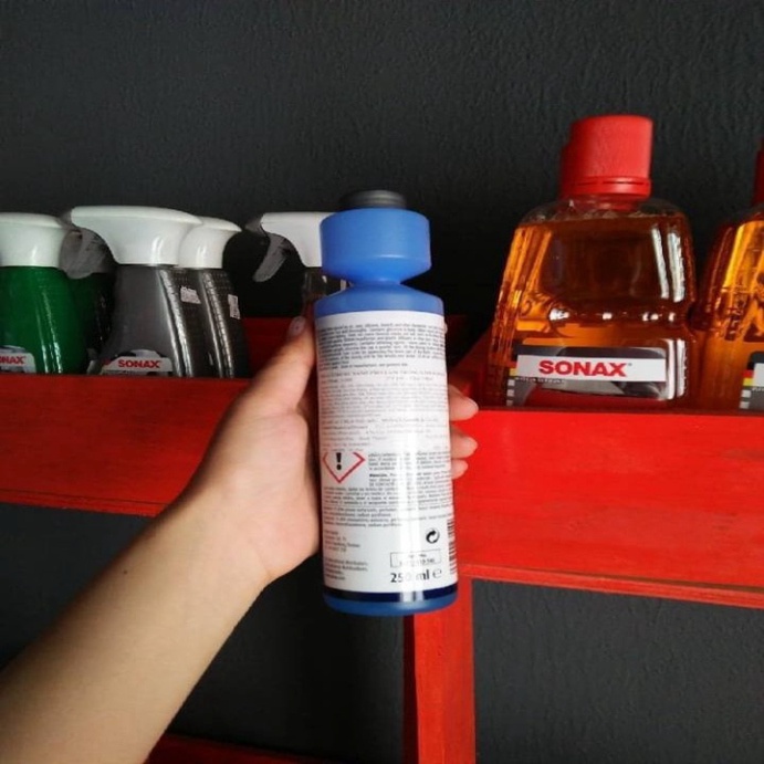 Dung dịch làm sạch và làm trong kính ô tô nhãn hiệu Sonax 271141 250ml - Hàng chính hãng