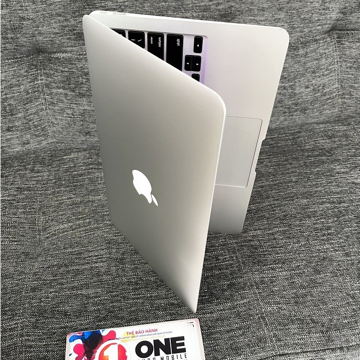 [Đẳng Cấp - Thời Thượng] Macbook Air Macbook Air 11.6 2015 Core i5 gen 5 / Ram 4Gb/ SSD 128Gb/ trọng lượng máy chỉ 1Kg .