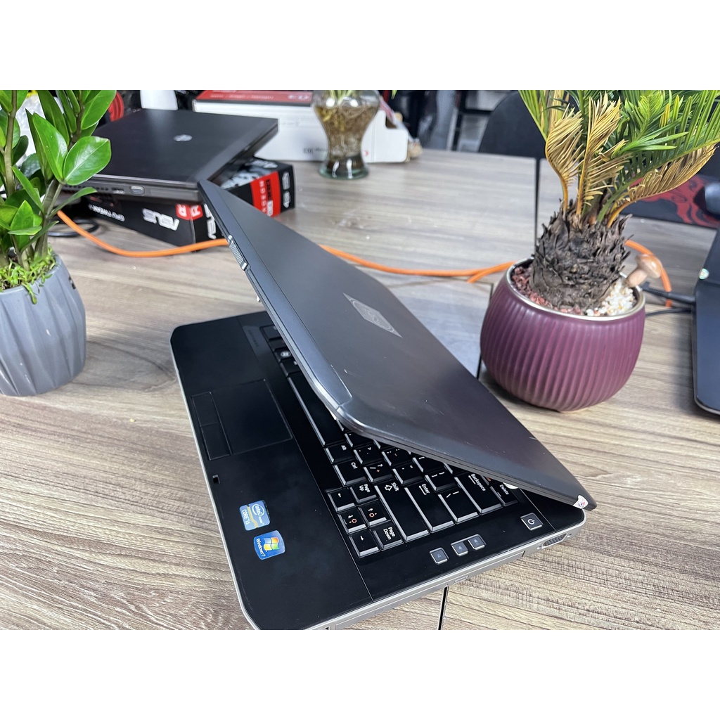 𝐃𝐞𝐥𝐥 𝐋𝐚𝐭𝐢𝐭𝐮𝐝𝐞 E5420