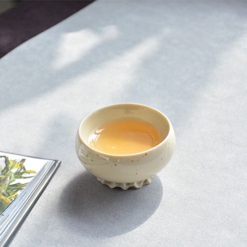 Chén Trà Sứ Trắng Men Tro Củi
