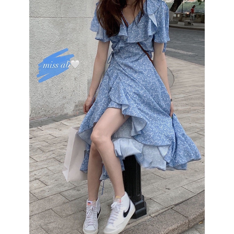 SẴN Váy xanh chấm bi xẻ tà Roses
