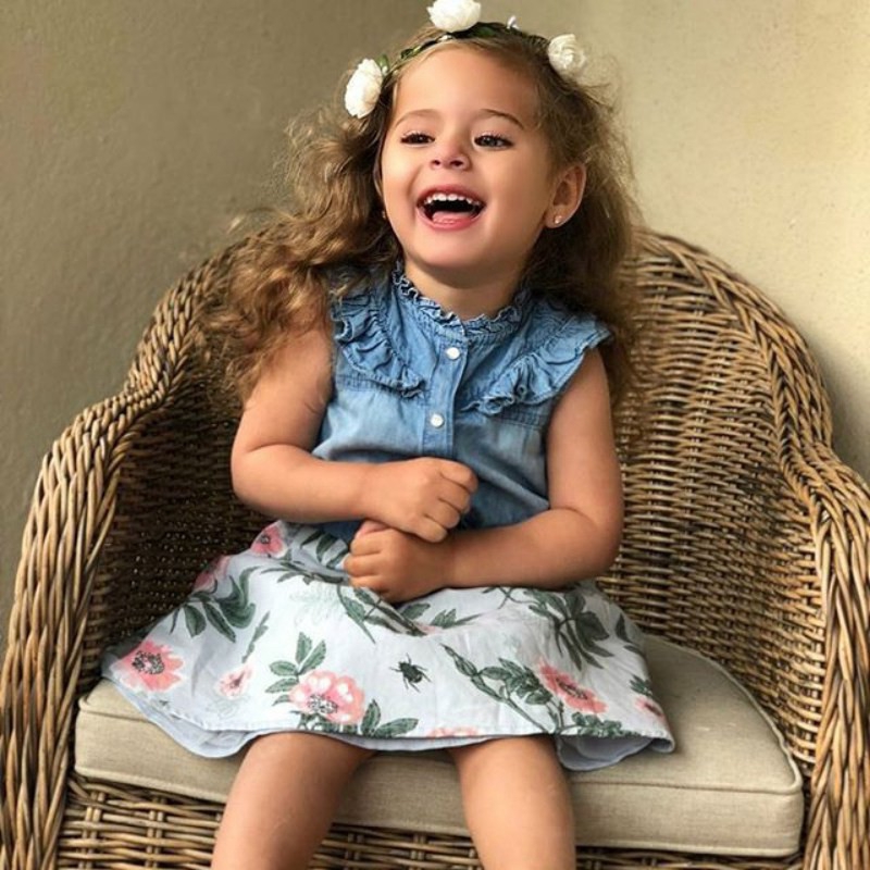 Đầm Denim Sát Nách Hoạ Tiết Hoa Cho Bé