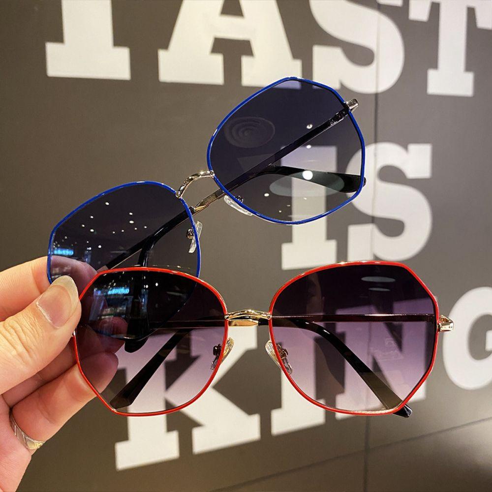 Kính Mát Gọng Kim Loại Tròng Phân Cực Chống Tia UV400 Phong Cách Cổ Điển Nhiều Màu Sắc Cho Nữ