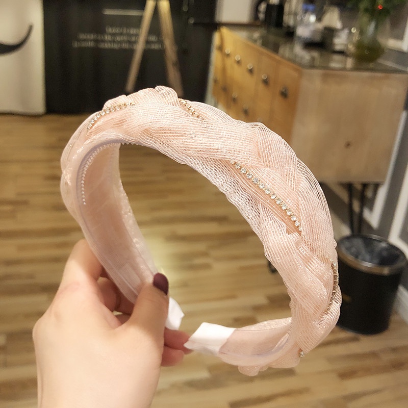 Cài tóc dịu dàng cho các bạn nữ có đính đá