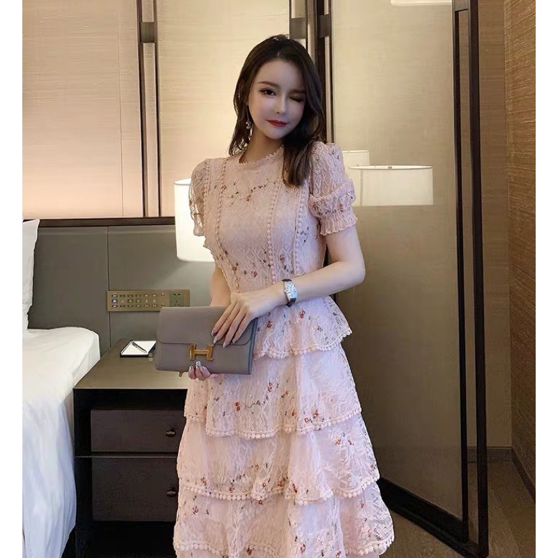 Váy ren tầng