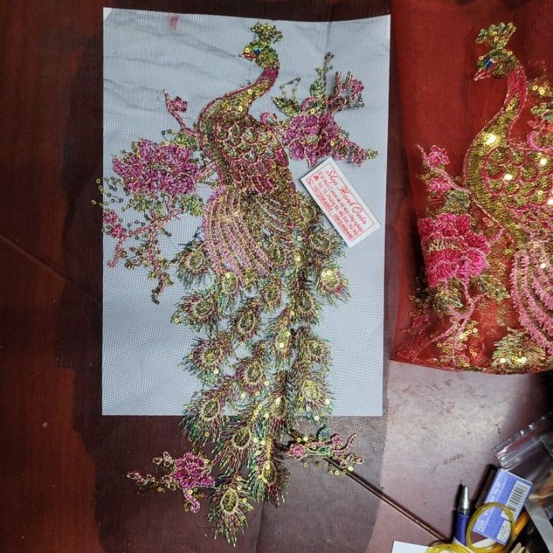 Con công thêu chỉ lụa (Shop giao đơn tiền hàng từ 50k)