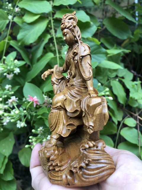 Tượng gỗ Bồ Tát Tự Tại