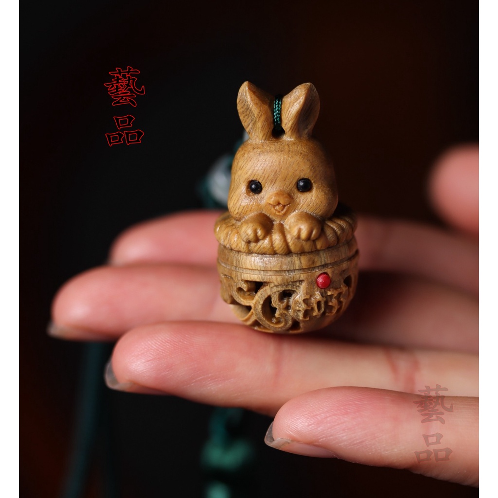 Túi Thơm Treo Xe Hơi Bằng Gỗ Đàn Hương Tự Nhiên Hình Thỏ Đáng Yêu