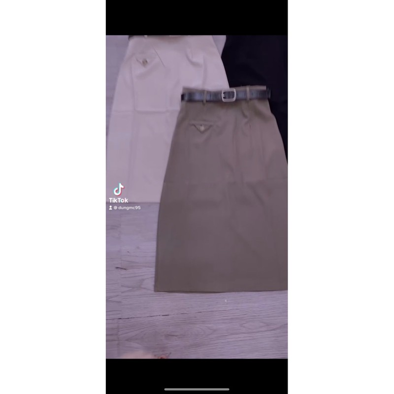 Chân váy kèm đai