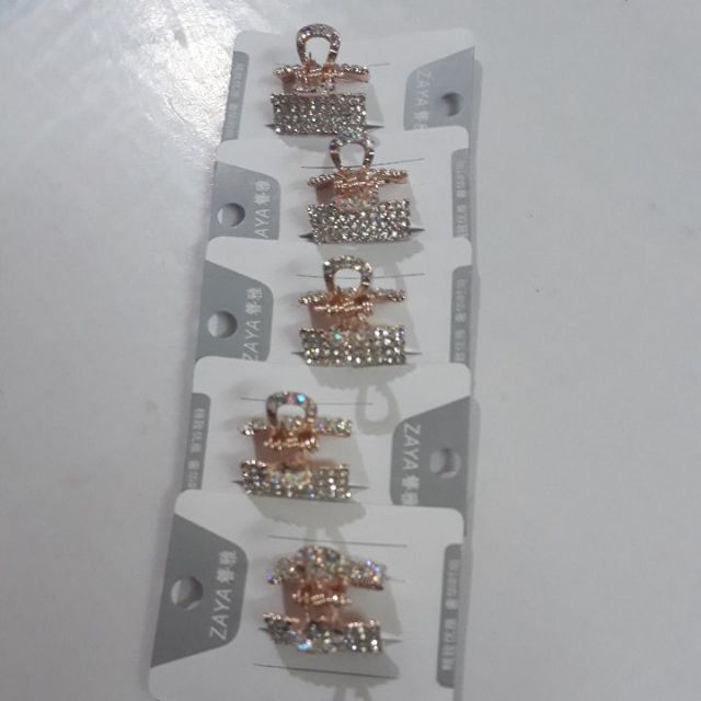 Cặp mái đính đá hoa văn phong cách