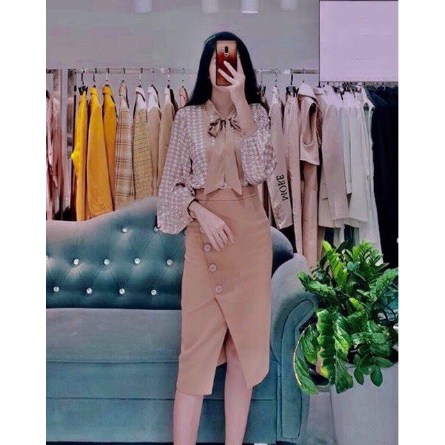 Chân váy bút chì xẻ bên sườn - Chân váy công sở dáng bút chì phối khuy - Chất liệu mềm mịn, không nhăn nhàu - LỖI 1 ĐỔI1 | BigBuy360 - bigbuy360.vn