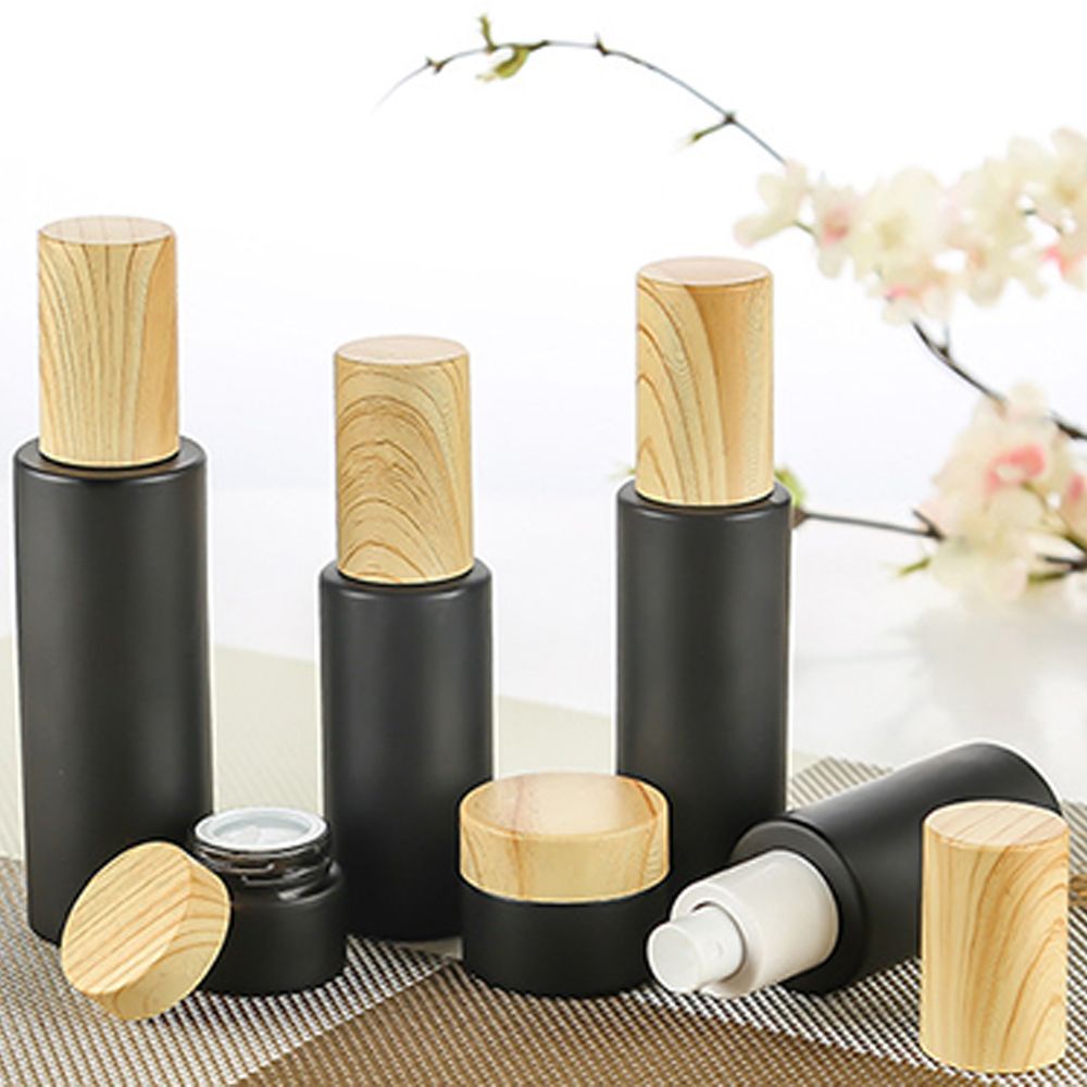 Chai thủy tinh màu đen nắp gỗ đựng mỹ phẩm cho du lịch