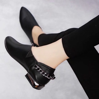 Boots da cổ ngắn quai xích