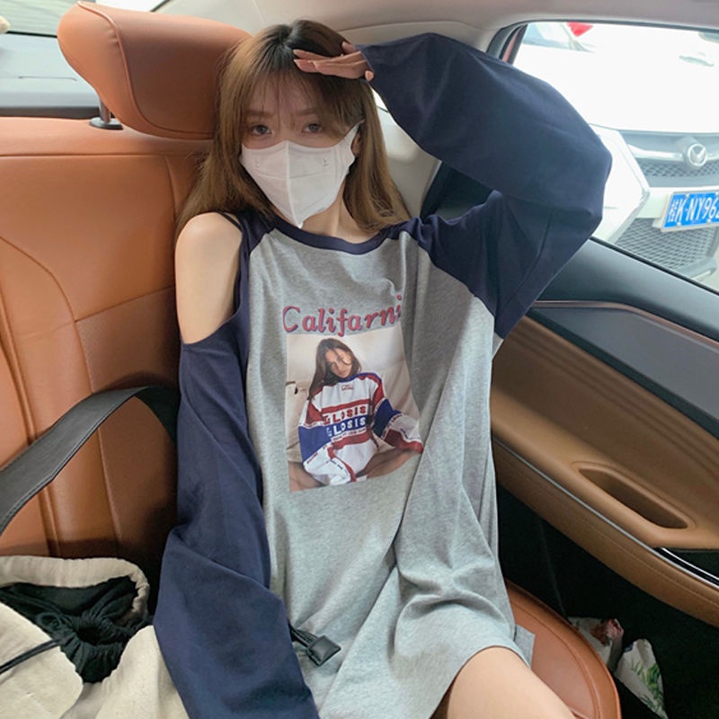 COZOK Áo Thun Tay Dài Trễ Vai Hoạ Tiết Chữ Thiết Kế Dáng Rộng Thoải Mái