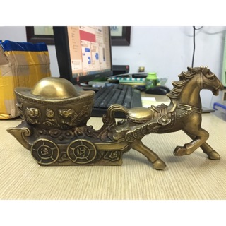Đồ đồng phong thủy ngựa kéo thỏi vàng