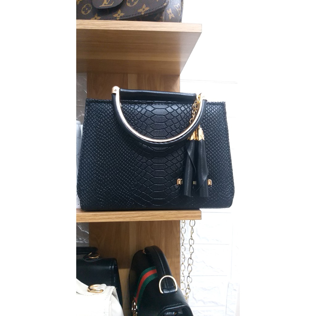 Free ship Xtra Túi đeo chéo nữ nhiều kiều xinh xắn sang chảnh cho bạn gái thoải mái lựa chọn.