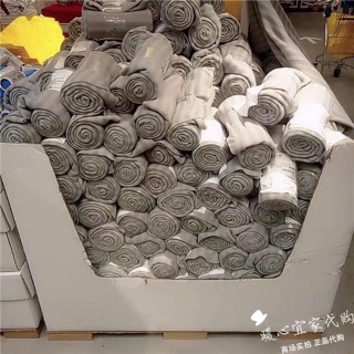 Chăn ikea.