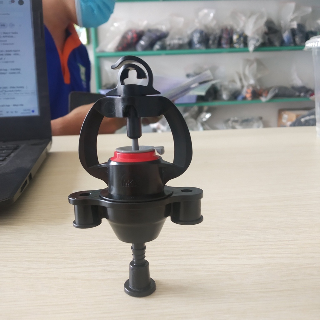 Béc tưới bù áp MKA8000 đuôi PE 7mm đuôi ren 21mm