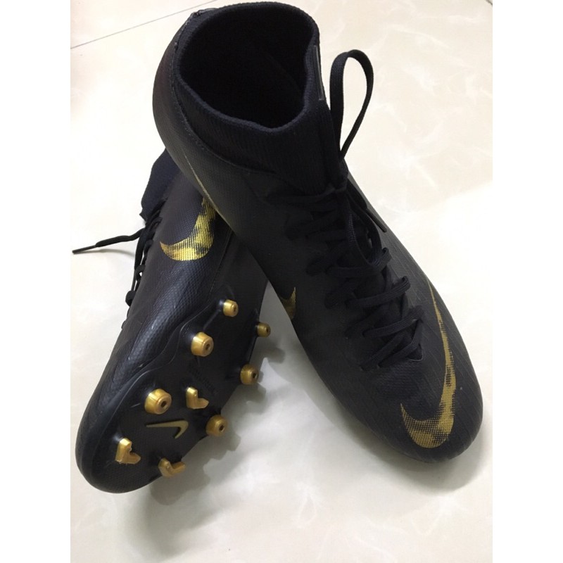 Giày đá bóng sân cỏ tự nhiên