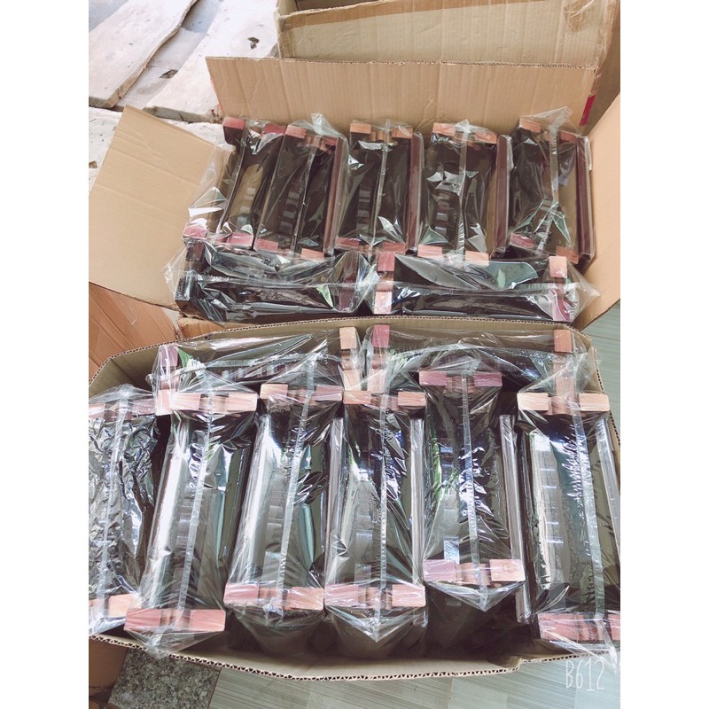 Khung thờ gỗ trơn chân chạm sen .