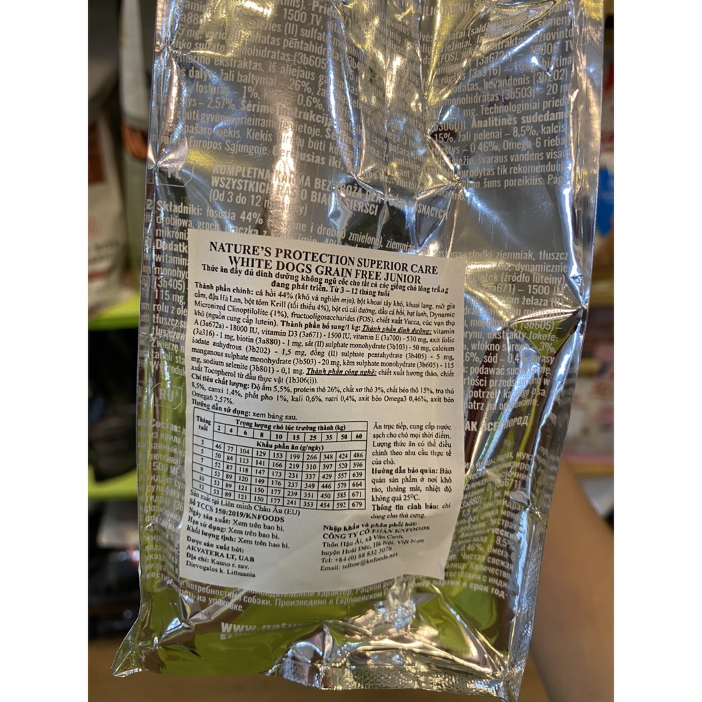 Nature’s Protection Superior Care White Dogs 1,5kg Thức ăn Không Ngũ Cốc cho tất cả các giống chó lông trắng đang phát t