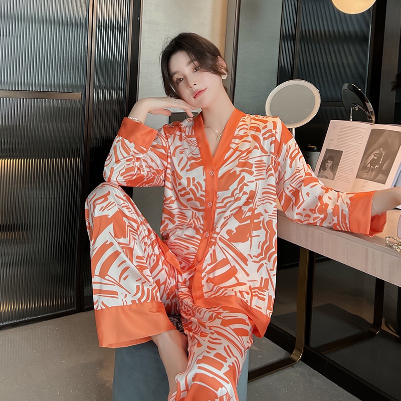 Bộ đồ ngủ tay dài vải lụa satin mát nhẹ in họa tiết sang trọng thời trang cho nữ